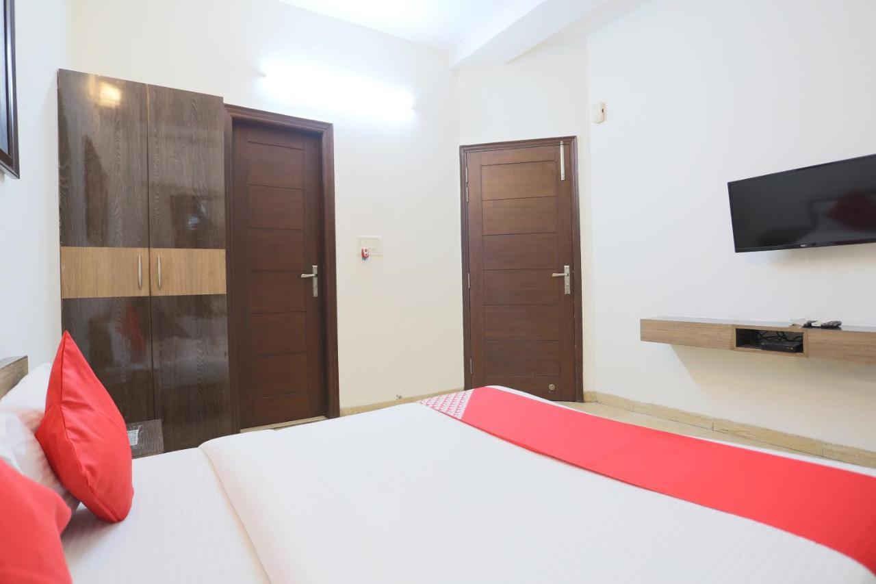 Oyo 60966 Balaji Upvan Hotel Kāsandra Quarto foto
